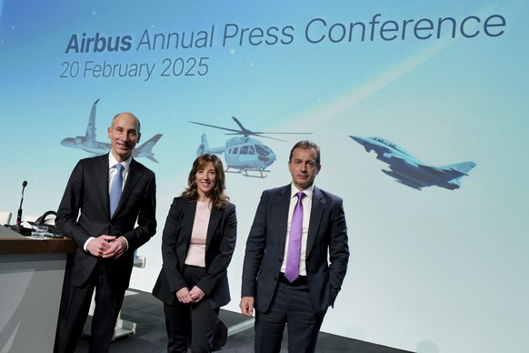 Airbus CEO Guillaume Faury, right, Chief Sustainability officer and Communications Julie Kitcher, center, and Chief Finance Officer Thomas Toepfer pose at the end of the presentation of the European a ...