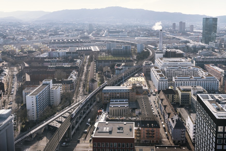 View of the city of Zurich with the Uetliberg in the background and the Prime Tower (right), pictured from the Swissmill Tower grain silo in Zurich, Switzerland, on February 27, 2017. (KEYSTONE/Christ ...