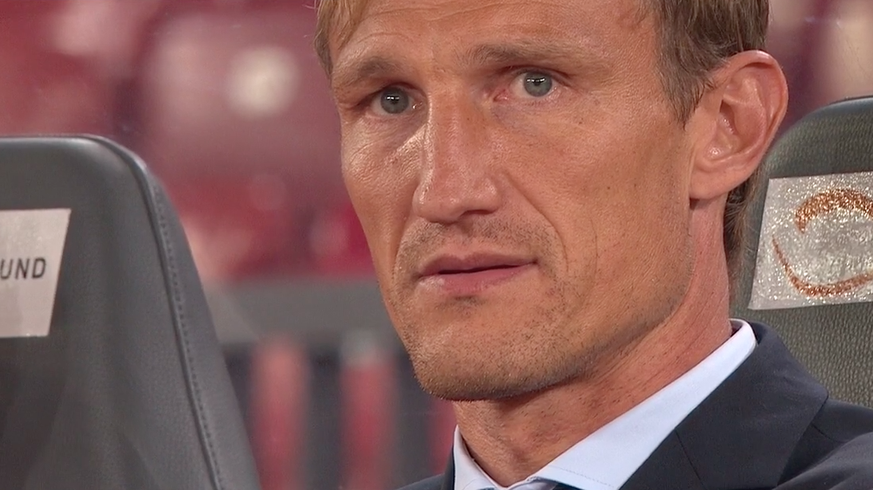 Rat- und fassungslos: Sami Hyypiä beim 0:4 gegen Lugano.