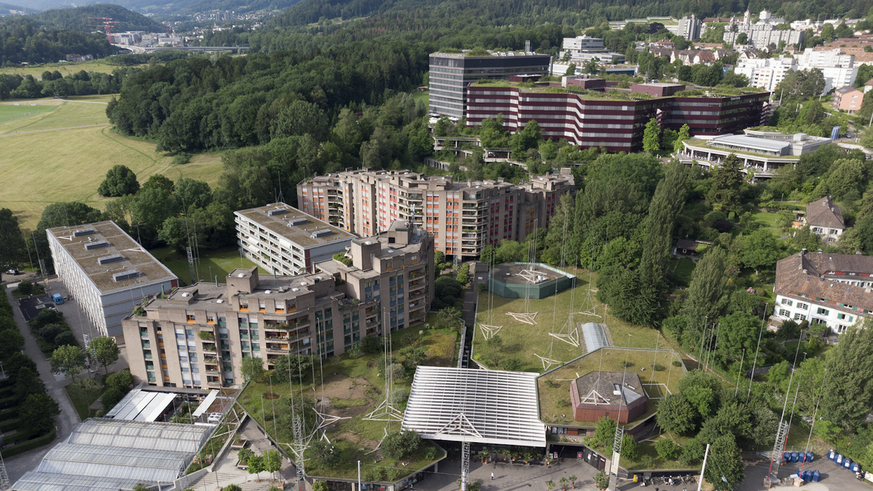 Das Siedlung Brunaupark, links, und die Uetlihof-Gebaeude der Credit Suisse, rechts, aufgenommen am 20. Juni 2019 in Zuerich. (KEYSTONE/Gaetan Bally)