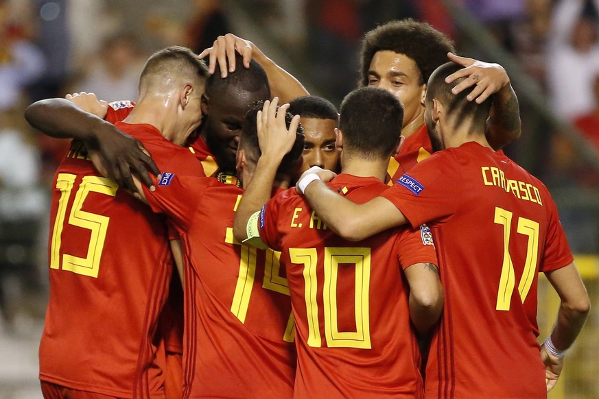 epa07089409 Belgium&#039;s Romelu Lukaku (2-L) celebrates with teammates scoring the 1-0 lead during the UEFA Nations League soccer match between Belgium and Switzerland at the King Baudouin Stadium i ...