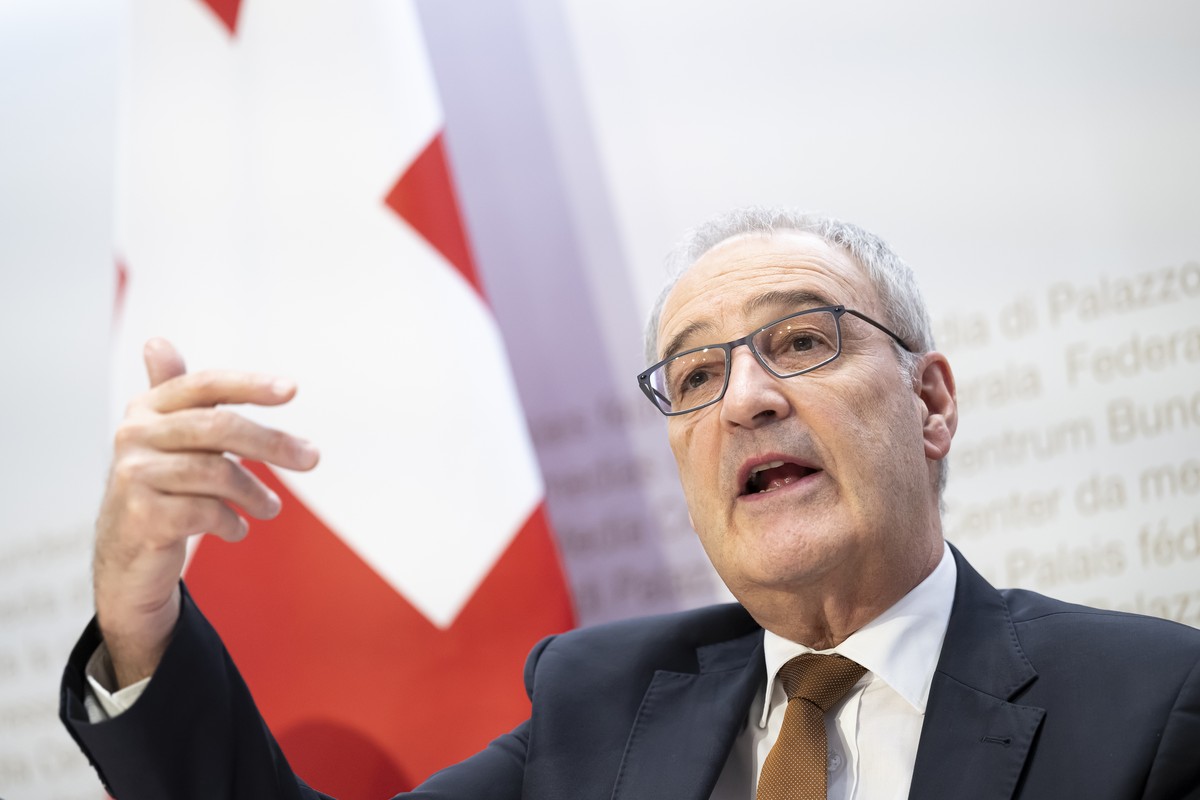 Bundesrat Guy Parmelin spricht an einer Medienkonferenz zum Mietrecht ueber die Aenderung des Obligationenrechts (Mietrecht: Untermiete) und Aenderung des Obligationenrechts (Mietrecht: Kuendigung weg ...