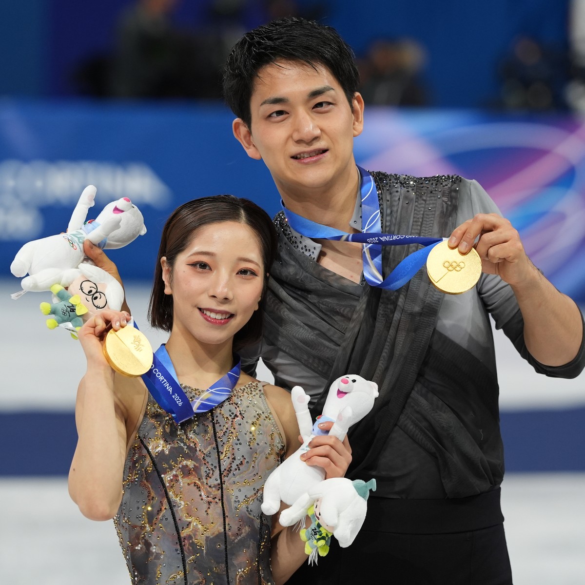Gold medalists Riku Miura and Ryuichi Kihara of Japan celebrate their medals after the pairs figure skating long program at the 2026 Winter Olympics, in Milan, Italy, Monday, Feb. 16, 2026. (AP Photo/ ...