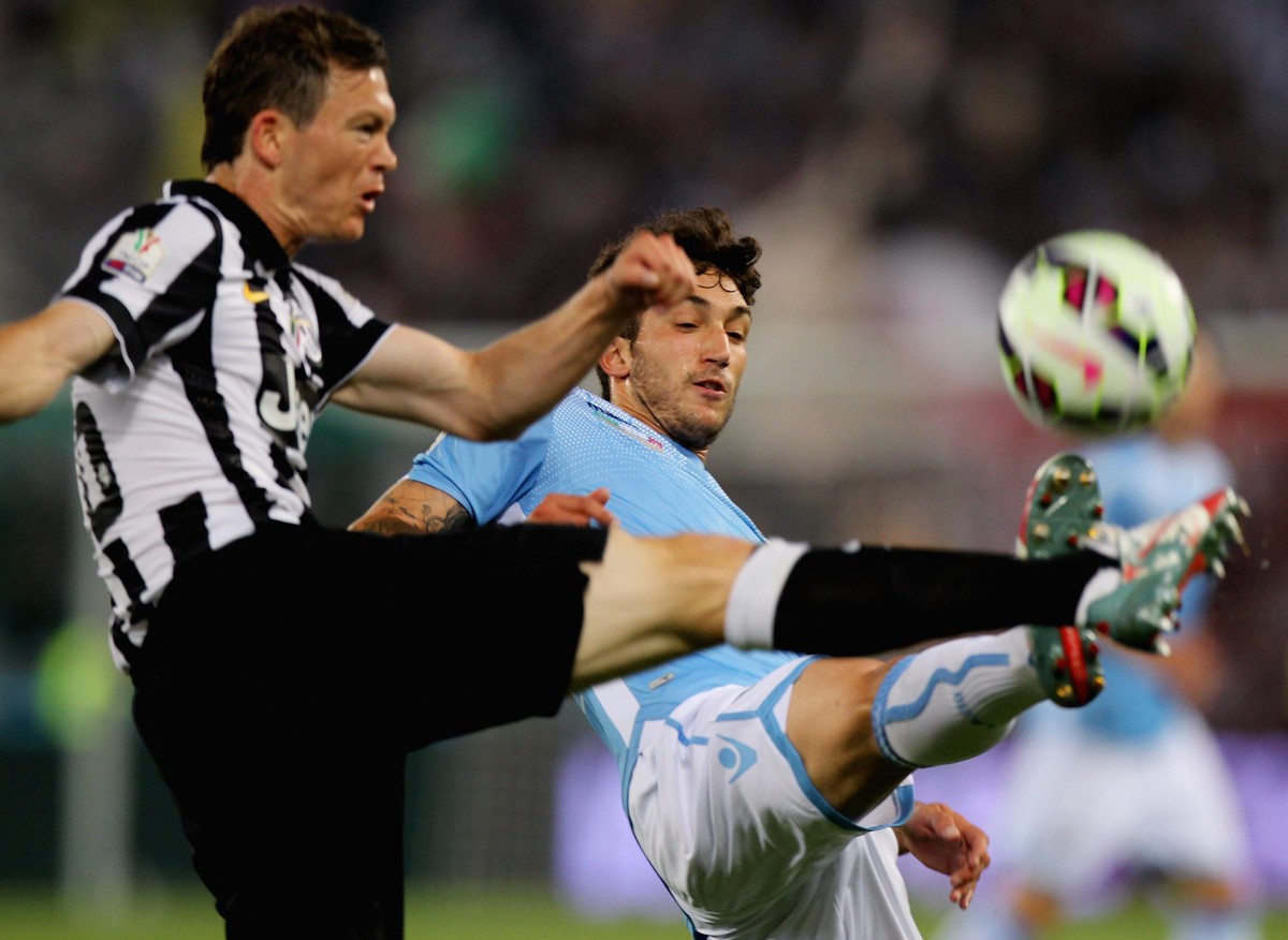 Stephan Lichtsteiner gewinnt nach einer harten Abnützungsschlacht gegen Lazio auch die Coppa Italia und kann mit Juventus&nbsp;feiern.&nbsp;
