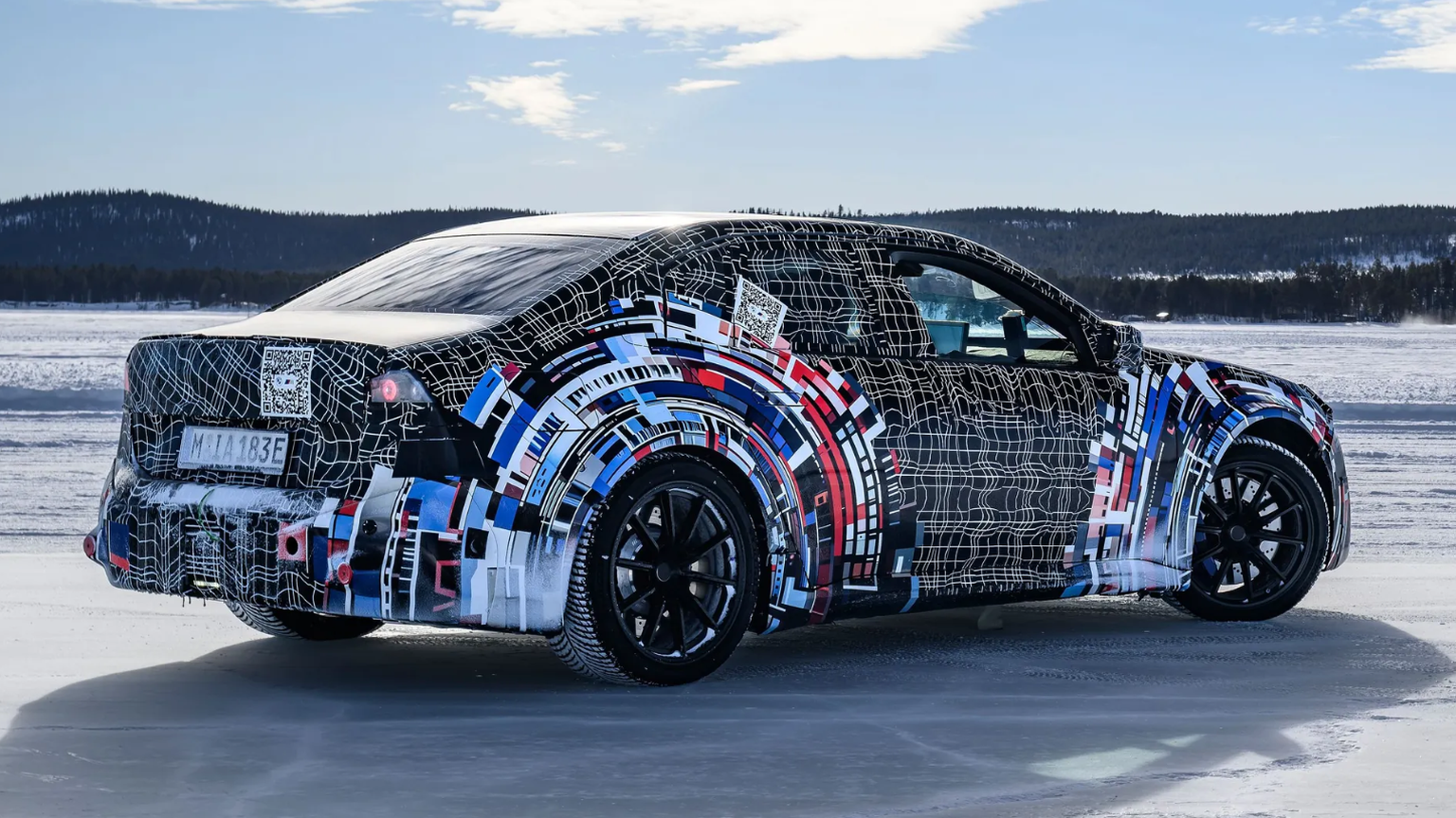 Kraftpaket an jedem Rad: Vier Elektromotoren mit jeweils eigenen Hochleistungsrechnern sollen bislang ungeahnte Kurvengeschwindigkeiten ermöglichen.