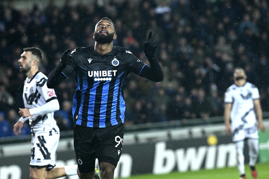 Brugge&#039;s Igor Thiago, center, celebrates after scoring on a penalty during the Europa Conference League Group D soccer match between Club Brugge and Lugano at the Jan Breydel Stadium in Bruges, B ...