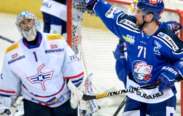 Patrick Bärtschi jubelt über sein Game-Winning-Goal.