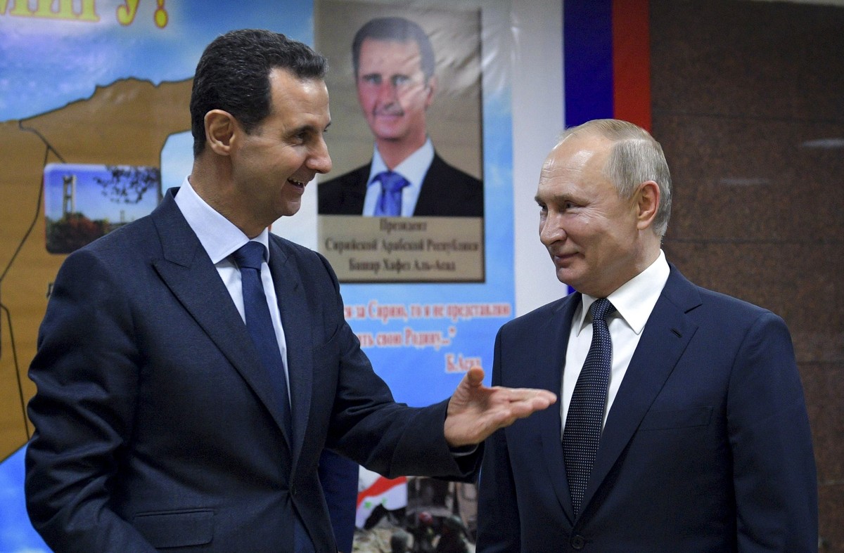 FILE - Syrian President Bashar Assad, left, gestures while speaking to Russian President Vladimir Putin during their meeting in Damascus, Syria, Jan. 7, 2020. (Alexei Druzhinin, Sputnik, Kremlin Pool  ...