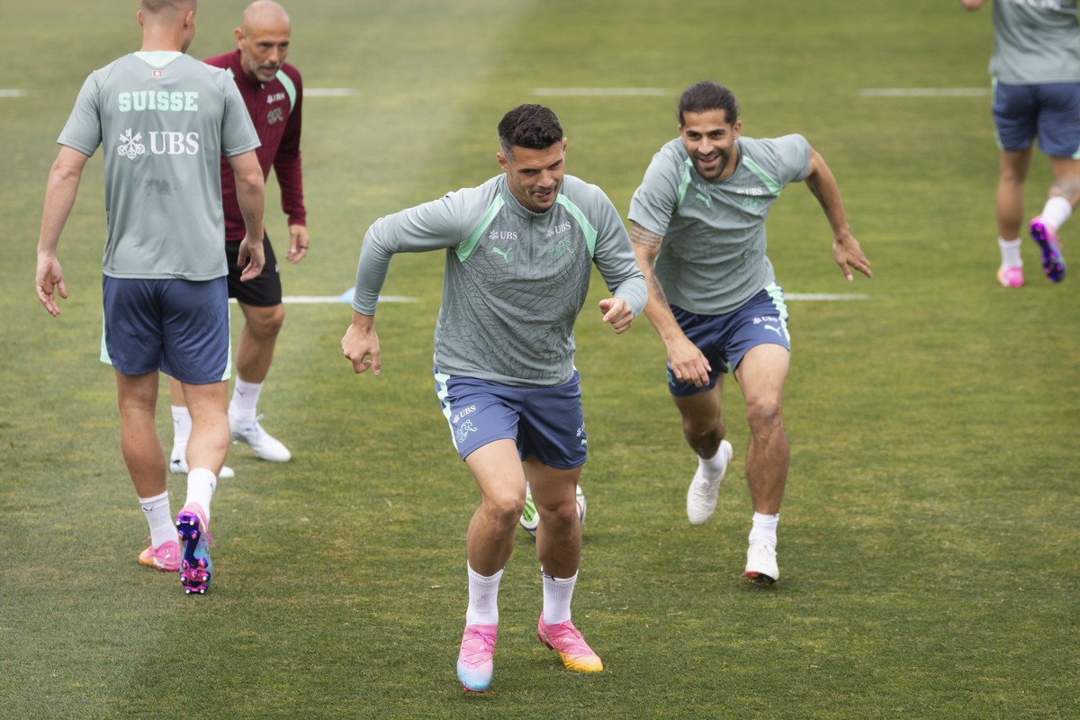 Switzerland's Ricardo Rodriguez, back, chases teammate Granit Xhaka during a training session of the Swiss national soccer team at the SDJA in San Diego, California, USA, Friday, June 5, 2026, ah ...