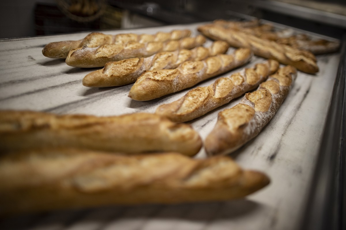 epa09035249 Freshly baked baguettes are layed out in the downstairs kitchen of the 'Coudrier Geffroy' bakery owned by Freddy Coudrier, in Paris, France, 24 February 2021 (issued 25 February  ...
