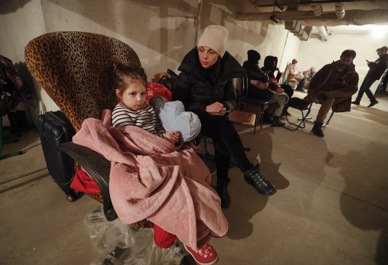 epa09782197 People use a basement of a school as a shelter for the next night in Kiev, Ukraine, 24 February 2022. Russian troops entered Ukraine on 24 February prompting the country&#039;s president t ...