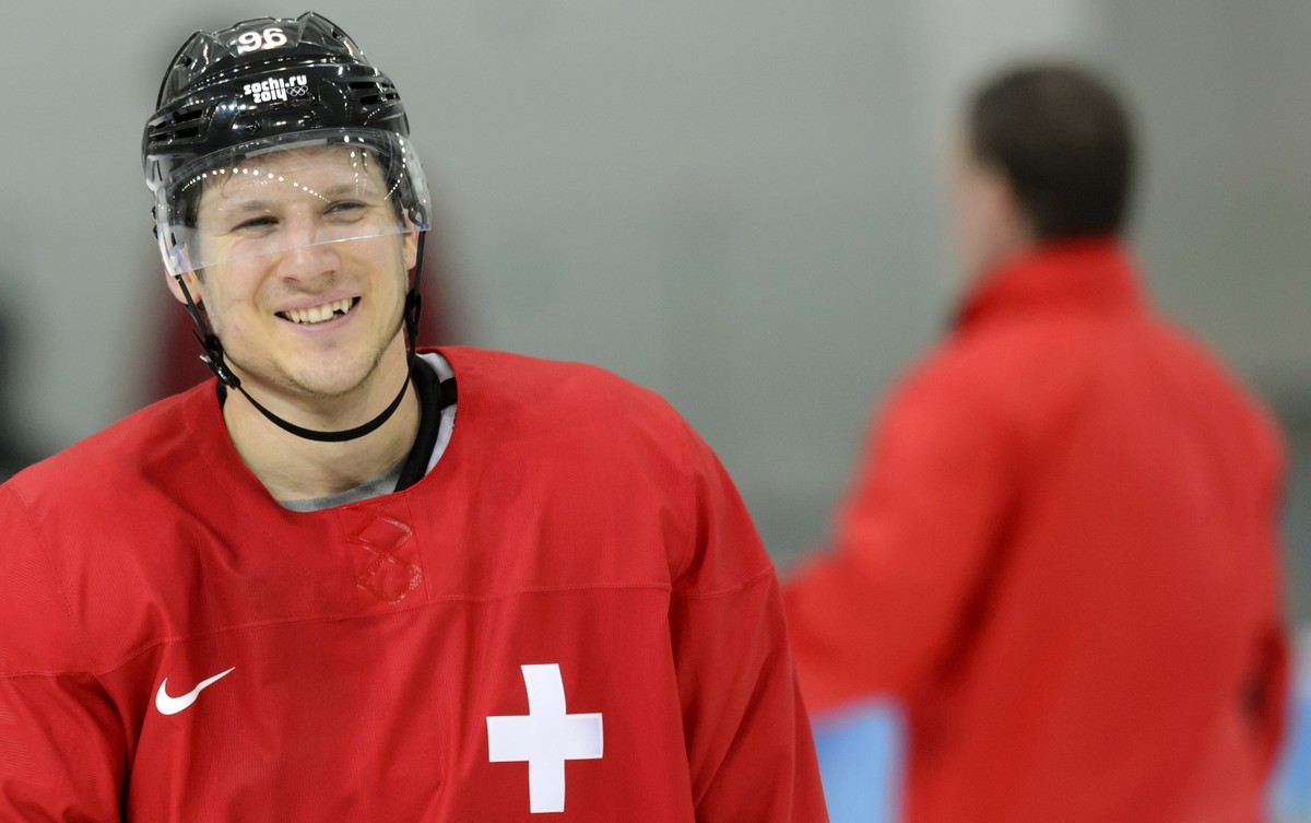 ZUM TRANSFER DES SCHWEIZER EISHOCKEY-SPIELER DAMIEN BRUNNER VON DEN NEW JERSEY DEVILS ZUM EV ZUG STELLEN WIR IHNEN FOLGENDES ARCHIVBILD ZUR VERFUEGUNG - Switzerland's forward Damien Brunner durin ...