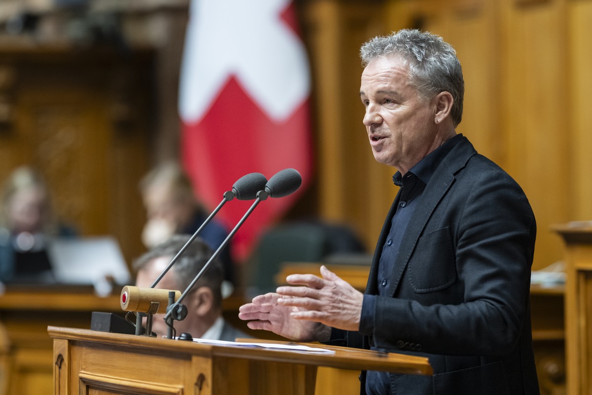 Ueli Schmezer, SP-BE, spricht zur Bargeldinitiative, an der Fruehjahrssession der Eidgenoessischen Raete, am Mittwoch, 5. Maerz 2025 im Nationalrat in Bern. (KEYSTONE/Alessandro della Valle)