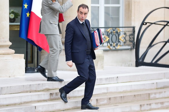 epa12687212 French Prime Minister Sebastien Lecornu (R) leaves the Elysee Palace after a Cabinet meeting in Paris, France, 28 January 2026. EPA/Mohammed Badra