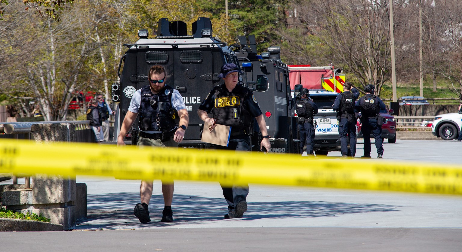 epaselect epa10545911 Metro Nashville Police Department and officials on the scene outside the Covenant School, Covenant Presbyterian Church, following a shooting in Nashville, Tennessee, USA, 27 Marc ...