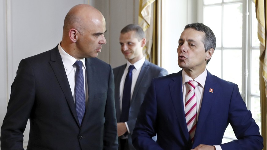 Swiss Federal President Alain Berset, left, and Ignazio Cassis, Swiss Minister of Foreign Affairs, right, after signing an agreement about investment in strategic entrepreneurship with Aurelien A. Agb ...