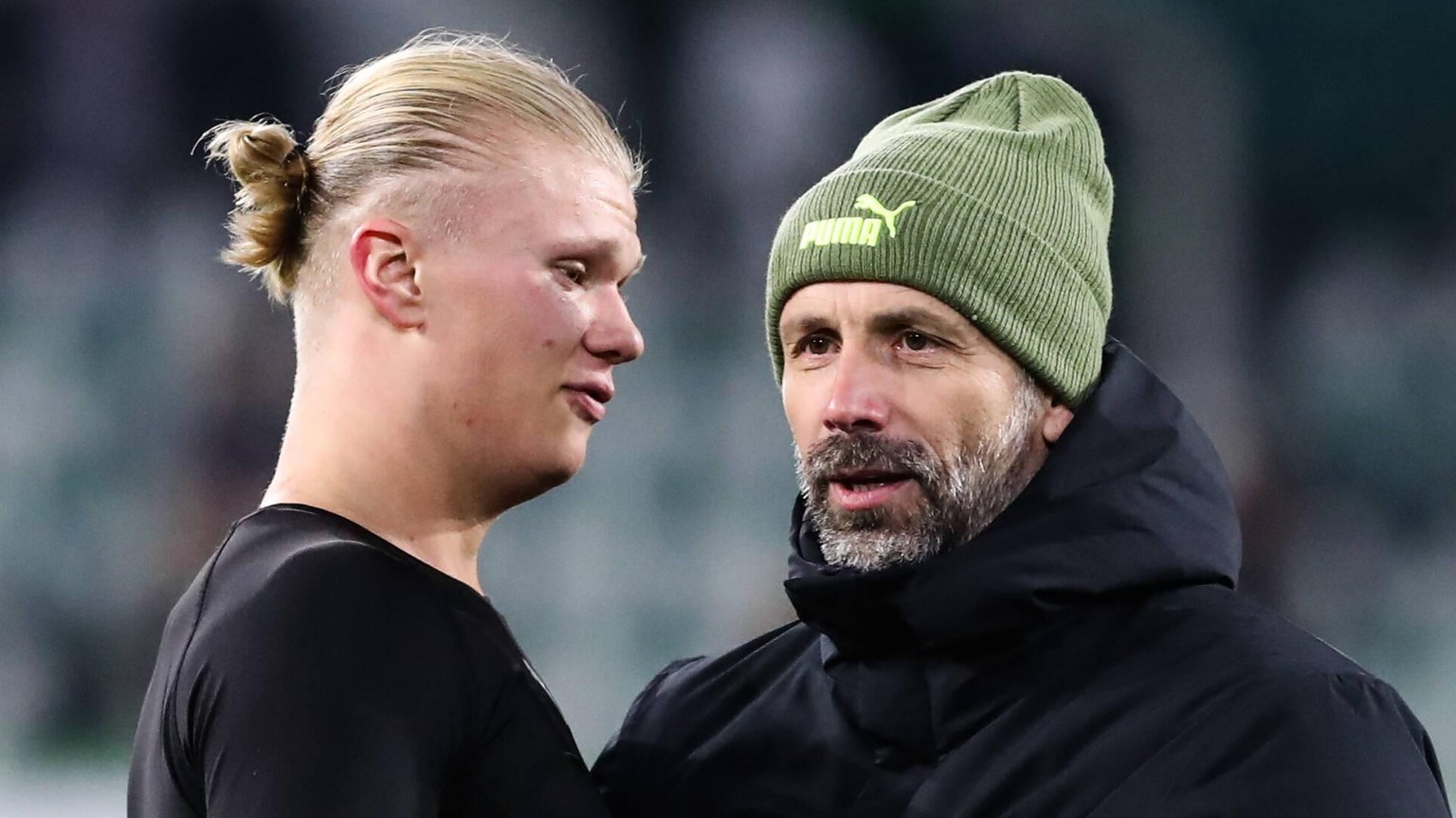 IMAGO / Christian Schroedter

Erling Haaland (Borussia Dortmund,9) mit Trainer Marco Rose (Borussia Dortmund) - 1 Fussball Bundesliga Saison 2021-2022 Punktspiel VfL Wolfsburg vs. Borussia Dortmund in ...