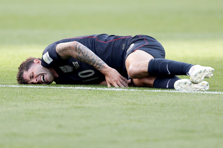 epa13093407 Christian Pulisic of USA lies on the pitch and reacts in pain during the FIFA World Cup 2026 Round of 16 match USA against Belgium, in Seattle, USA, 06 July 2026. EPA/CHRISTOPHER TORRES