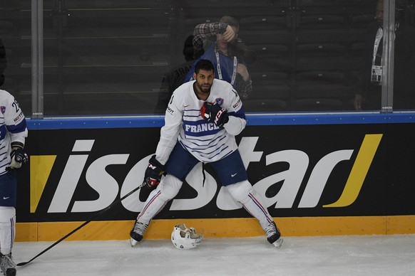 epa05953356 Pierre Edouard Bellemare of France reacts during their Ice Hockey World Championship group B preliminary round match between Switzerland and France in Paris, France on Tuesday, May 9, 2017 ...