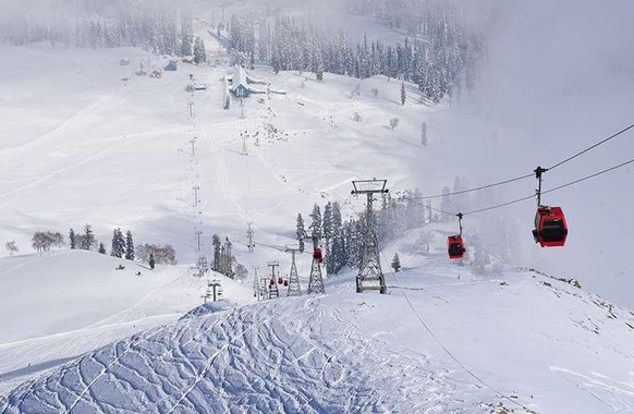 Die Gulmarg Gondola in der nordindischen Region Kashmir.