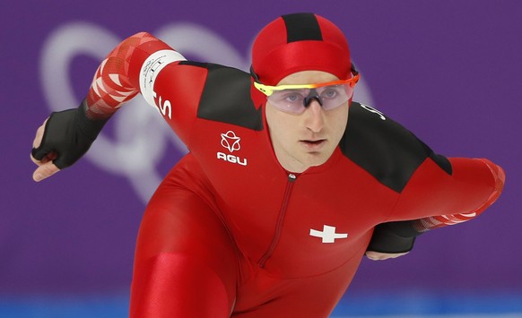 epa06514041 Livio Wenger of Switzerland competes in the Men&#039;s Speed Skating 5000 m competition at the Gangneung Oval during the PyeongChang 2018 Olympic Games, South Korea, 11 February 2018. EPA/ ...
