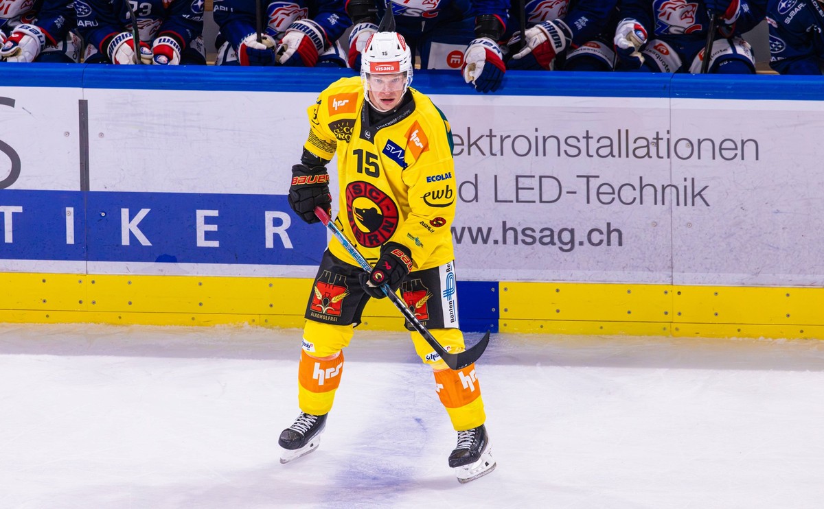 Ice hockey, Eishockey National League Regular Season - ZSC Lions vs. SC Ber Zurich, Switzerland, 15th Sep 2026: 15 Miro Aaltonen, forward SC Bern. *** Ice Hockey National League Regular Season: ZSC Li ...