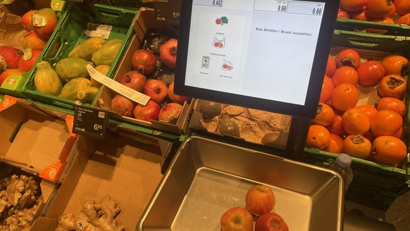 Ab sofort muss man beim wägen angeben, wie man seine Früchte und Gemüse verpackt.