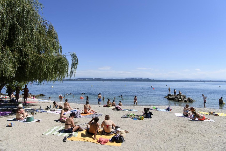 People enjoy a warm and sunny day on the shores of the Lake of Neuchatel, during the coronavirus disease (COVID-19) outbreak, in Neuchatel, Switzerland, Wednesday, July 29, 2020. (KEYSTONE/Anthony Ane ...