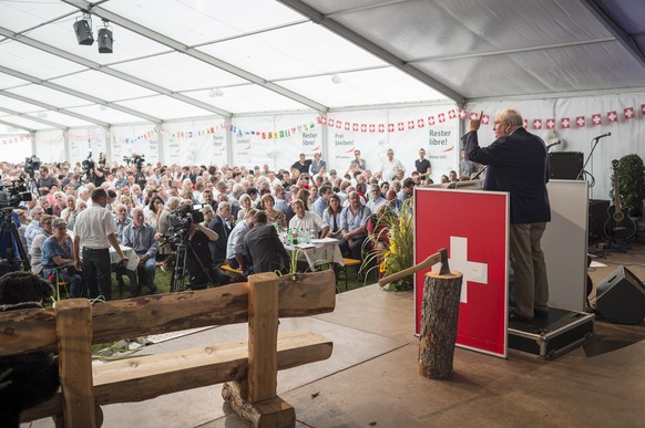 Christoph Blocher spricht zu den SVP-Delegierten.