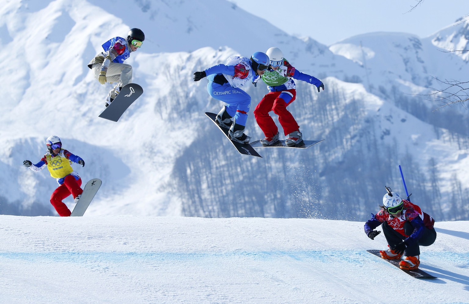 Olympiasiegerin Eva Samkova (r.) unterwegs zu Gold.