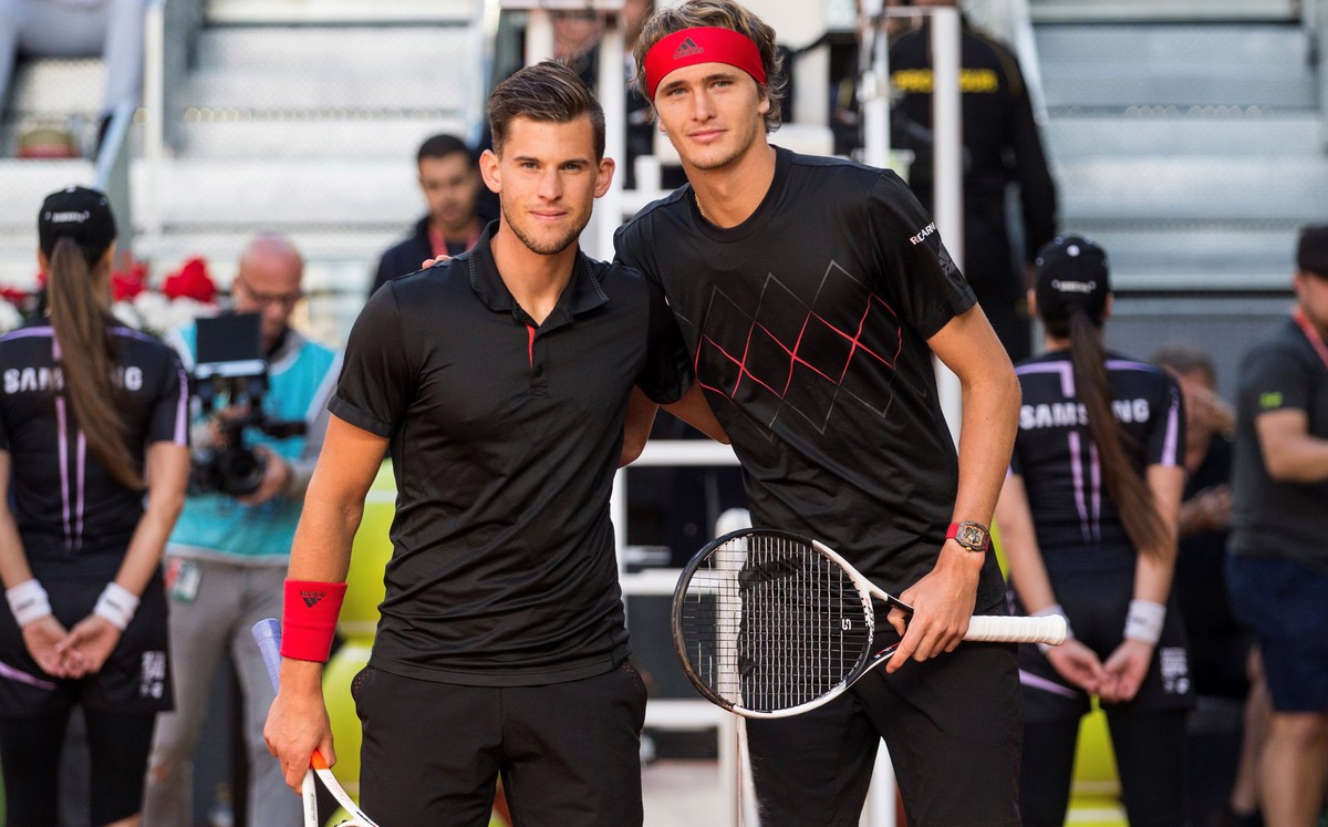 epa06733526 German tennis player Alexander Zverev (L) and Austrian Dominic Thiem pose prior to their Mutua Madrid Open Men's final match at Caja Magica in Madrid, Spain, 13 May 2018. EPA/Rodrigo  ...