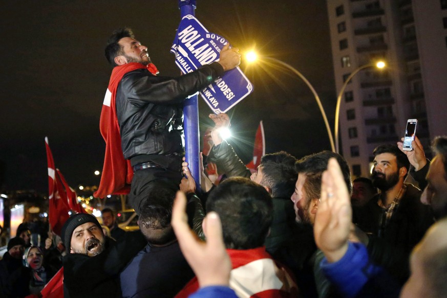 «Faschisten!», «Bananenrepublik!» Streit zwischen Holland und Türkei eskaliert dramatisch