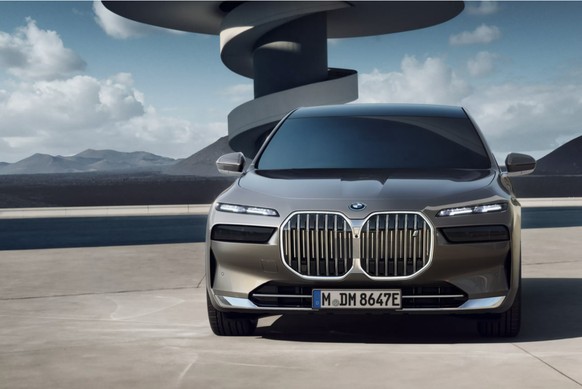 BMW i7