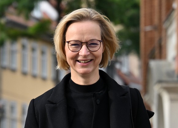 ARCHIV - 02.10.2024, Th�ringen, Erfurt: Katja Wolf, BSW-Fraktionschefin, kommt zu den Sondierungsgespr�chen zwischen CDU, BSW und SPD in der Erfurter Innenstadt. In Th�ringen wurde am 1. September ein ...