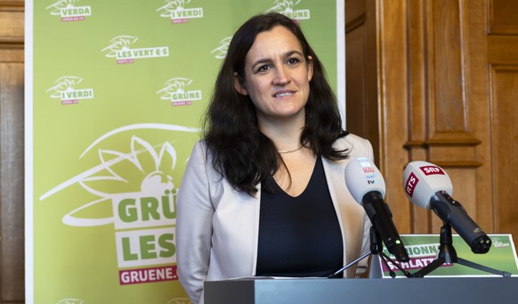 Marionna Schlatter, Nationalraetin GP-ZH, spricht neben Aline Trede, Nationalraetin GP-BE, waehrend einem Point de Presse, am Montag, 10. November 2025 im Bundeshaus in Bern. Die Gruenen fordern eine  ...