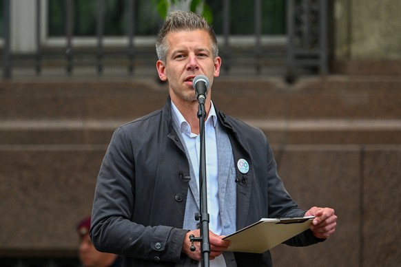 epa11303610 Peter Magyar, vice president of Respect and Freedom (TISZA) Party speaks during a protest in front of the Hungarian Interior Ministry building in Budapest, Hungary, 26 April 2024, to deman ...