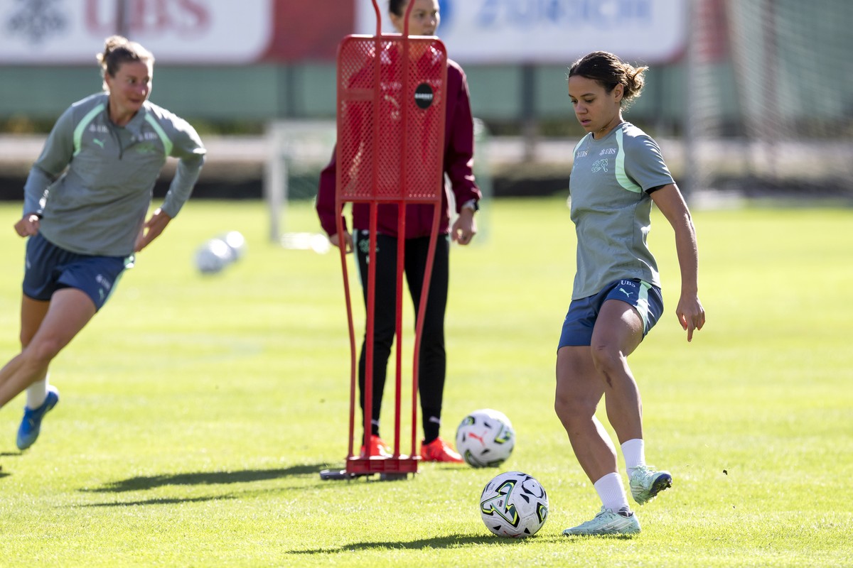 Switzerland's Iman Beney, right, in action during the MD-2 training session of team Switzerland ahead of the FIFA Women's World Cup 2027 playoffs between Switzerland and Israel, in Riddes, S ...