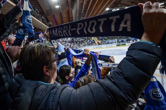 Ambri fans and general view Eisstadion Davos during the game between Switzerland&#039;s HC Ambri-Piotta, and Swedens Oerebro HK, at the 94th Spengler Cup ice hockey tournament in Davos, Switzerland, M ...