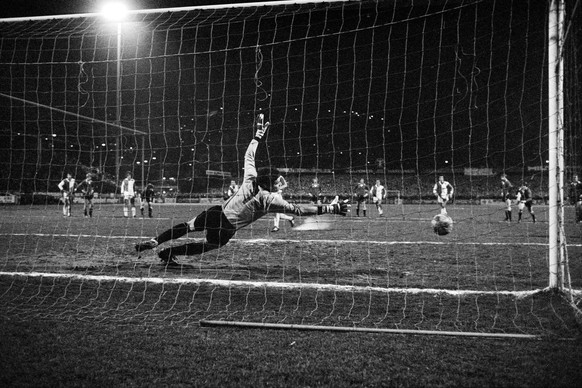 ARCHIV ? ZUM KEYSTONE-SDA-TEXT UEBER DEN UEFA CUP-VIERTELFINAL ZWISCHEN GC UND EINTRACHT FRANKFURT AM 15. MAERZ 1978 STELLEN WIR IHNEN FOLGENDES BILDMATERIAL ZUR VERFUEGUNG - Im Rueckspiel der Viertel ...