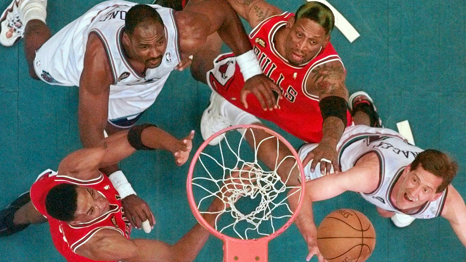 1997 und 1998 zwei Mal im NBA-Final: Utah Jazz fordert die Chicago Bulls vergeblich. Von links: Pippen, Malone, Rodman und Hornacek.