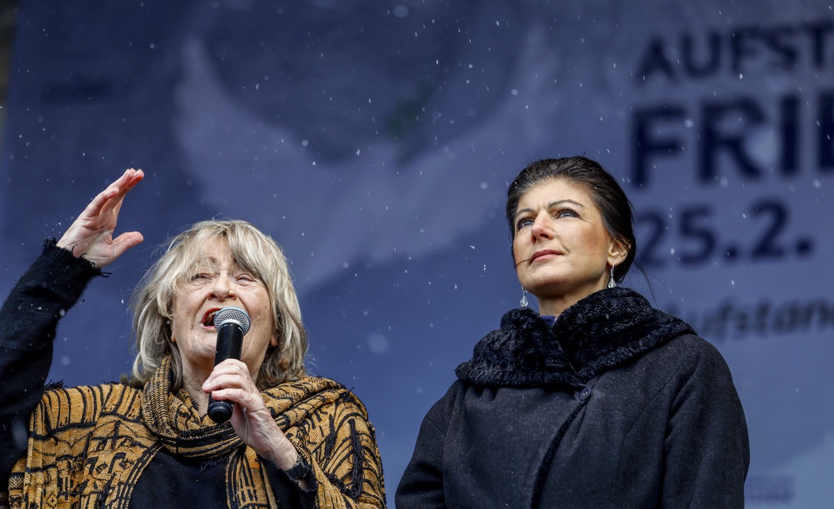 epa10490244 Women's rights activist and publisher Alice Schwarzer (L) and Sahra Wagenknecht (R) of Germany's The Left party Die Linke, speak during the demonstration 'Uprising for Peace ...