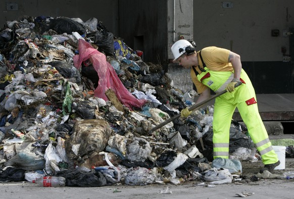 Müllberge: Wer in Neapel eine Schutzgelderpressung dem Staat anzeigte, musste vorübergehend keine Abfallgebühr bezahlen.