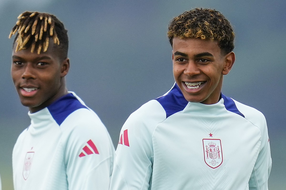 Spain's Nico Williams, left, and his teammate Lamine Yamal take part during a training session at their base camp in Donaueschingen, Germany, Sunday, June 23, 2024, ahead of their Group B soccer  ...