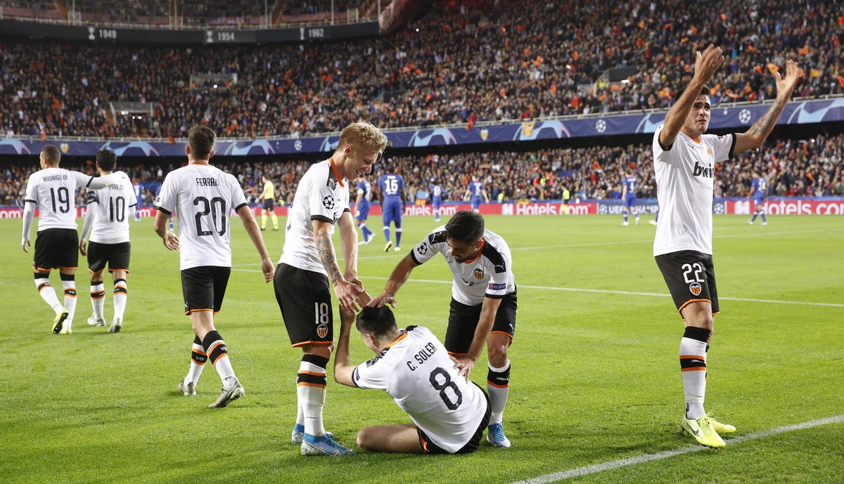 Valencia's players celebrate after scoring the opening goal during the Champions League group H soccer match between Valencia and Chelsea at the Mestalla stadium in Valencia, Spain, Wednesday, No ...