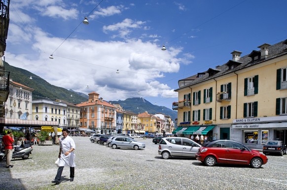 Die Piazza Grande in Locarno, Kanton Tessin, aufgenommen am 27. Juni 2007. Waehrend der UEFA EURO2008 befindet sich hier eine von 16 public viewing UBS-Arenen, wo bis zu 6000 Personen die Spiele der F ...