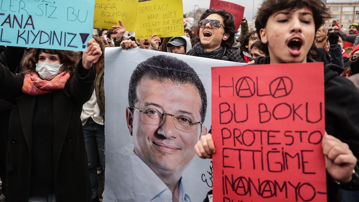 epa11976197 Student protesters hold pictures of Ekrem Imamoglu as they march to the Istanbul Municipality headquarters following the Istanbul Municipality's arrest of Imamoglu in Istanbul, Turkey ...