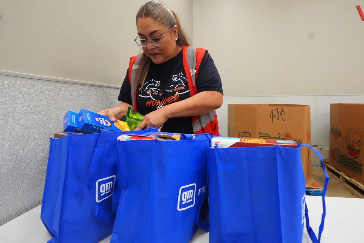 Carmen Hernandez prepares emergency food bags at the Tarrant Area Food Bank in Fort Worth, Texas, Tuesday, Oct. 28, 2025. (AP Photo/LM Otero)
Carmen Hernandez