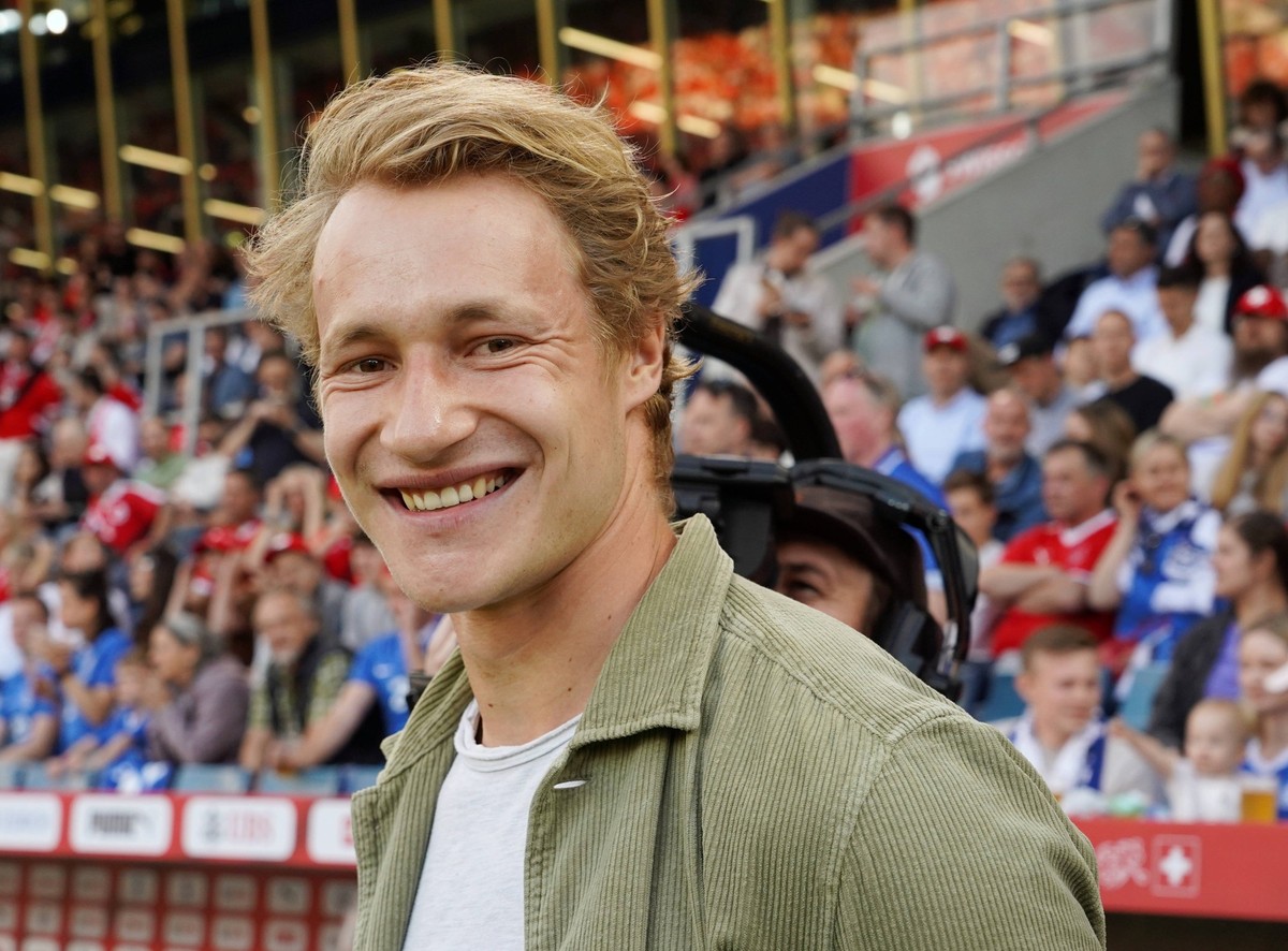 Anton Geisser 04.06.2024 Luzern.Schweiz. Fussball Laenderspiel Schweiz -Estland .Bild : Marco Odermatt Skirennfahrer *** Anton Geisser 04 06 2024 Lucerne Switzerland Soccer match Switzerland Estonia P ...