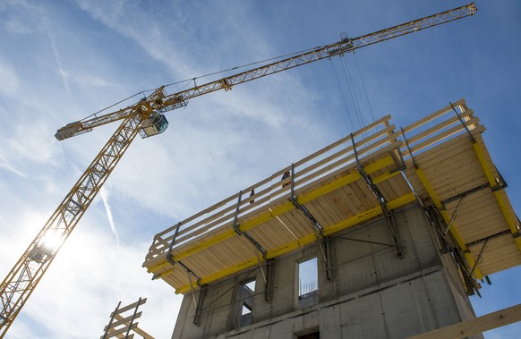 Baustart des neuen Apartmenthauses &quot;Biber&quot; der Andermatt Swiss Alps, am Freitag, 3. Oktober 2014, in Andermatt. Mit dem Apartmenthaus &quot;Biber&quot; entwirft Andermatt Swiss Alps voll bew ...