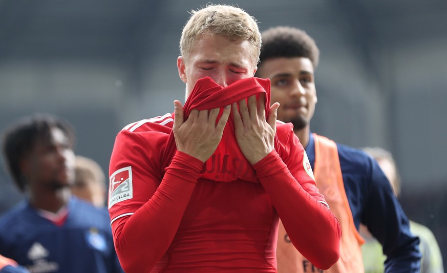 epa07564873 Hamburg&#039;s Jann-Fiete Arp reacts after the German 2. Bundesliga soccer match between SC Paderborn and Hamburger SV in Paderborn, Germany, 12 May 2019. EPA/FRIEDEMANN VOGEL CONDITIONS - ...